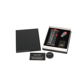 Gift box 1 with ZIPPO-lighter Crackle black + flints + lighter fluid