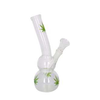 Super Heroes Glasbong Kugel gebogen, transp,/Hanfblatt grün, H.22cm,Ø2,8cm, Glaschillum 14er Schliff